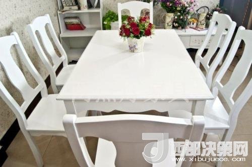 喜歡白色餐桌 但椅子該如何搭配？