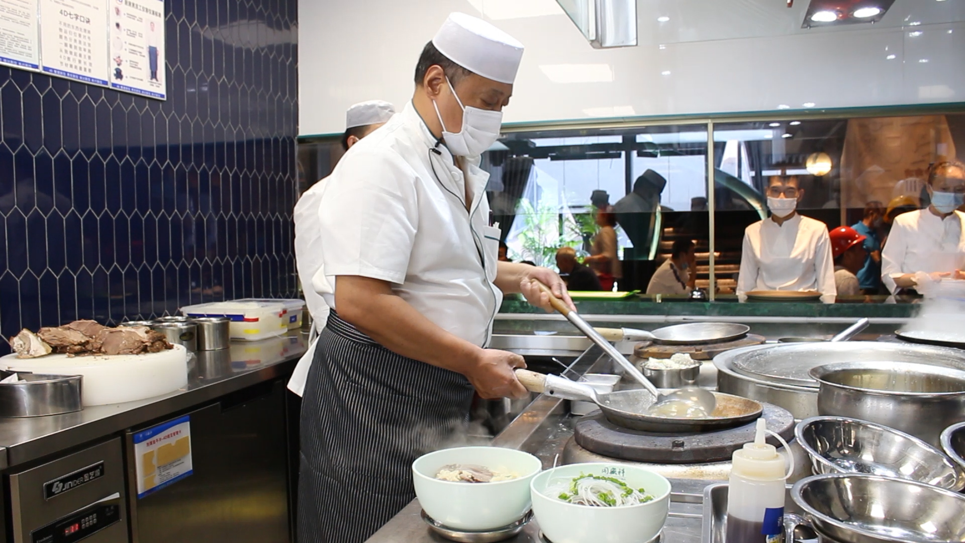 【陜菜大師和他們的拿手菜】烏平：“知足者常樂，食客愛吃我做的牛羊肉泡饃，就是我最大的滿足”_fororder_圖片7