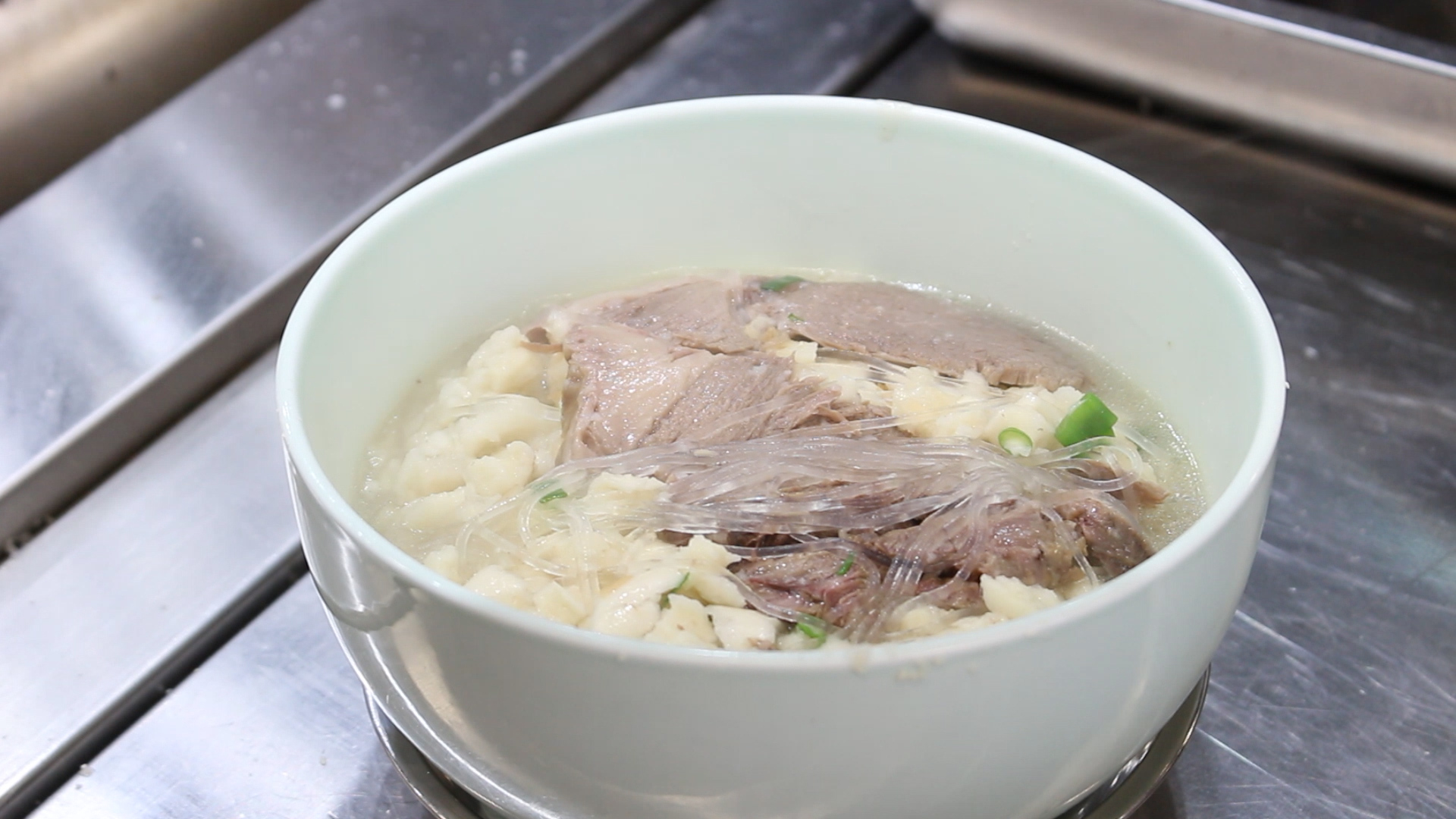 【陜菜大師和他們的拿手菜】烏平：“知足者常樂，食客愛吃我做的牛羊肉泡饃，就是我最大的滿足”_fororder_圖片8